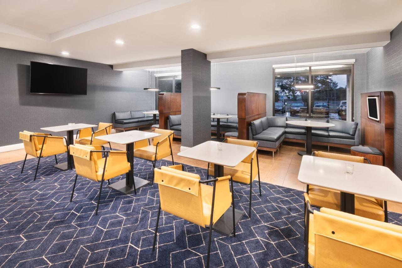 Courtyard By Marriott Burlington Hotel Kültér fotó
