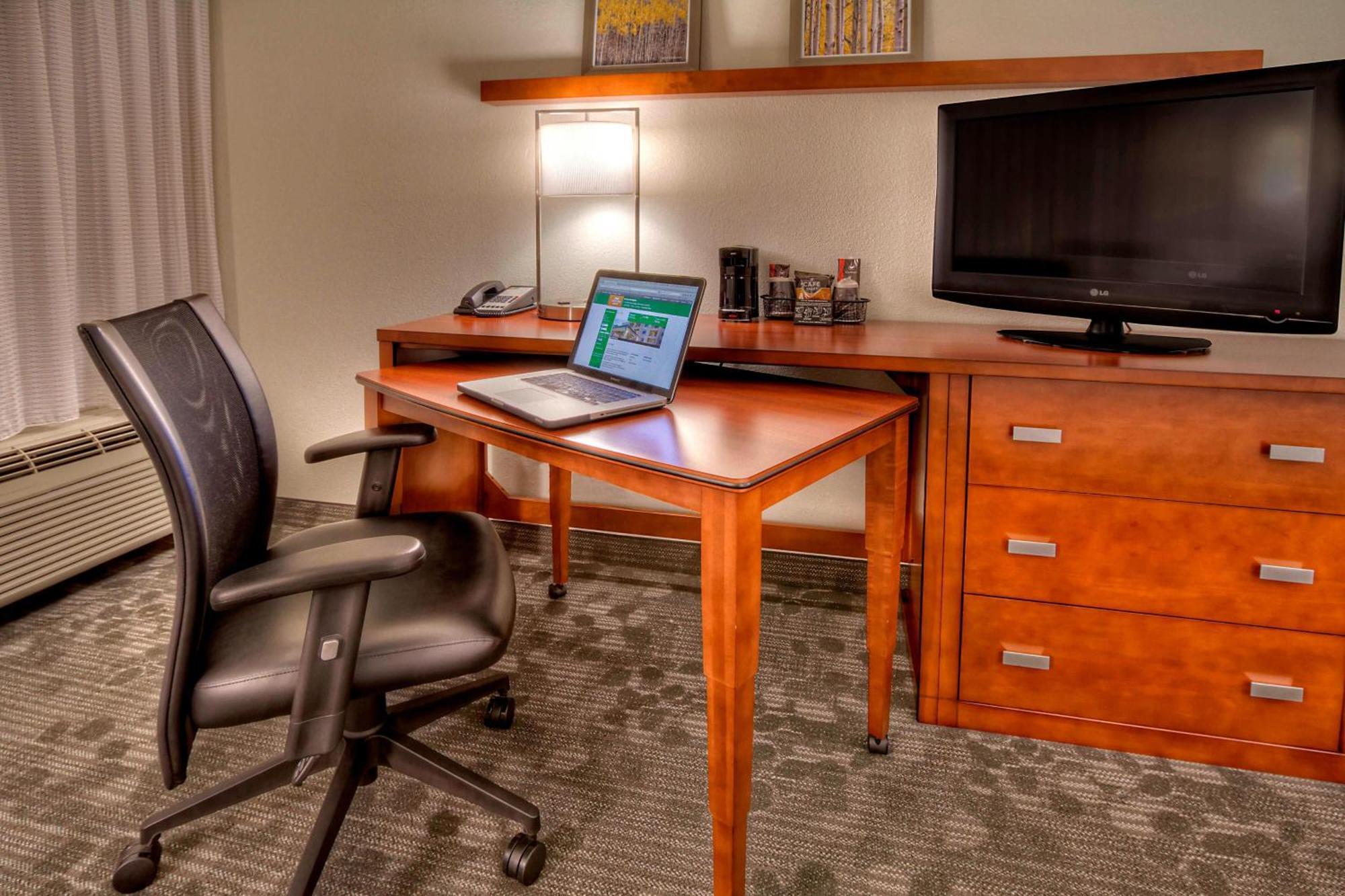 Courtyard By Marriott Burlington Hotel Kültér fotó