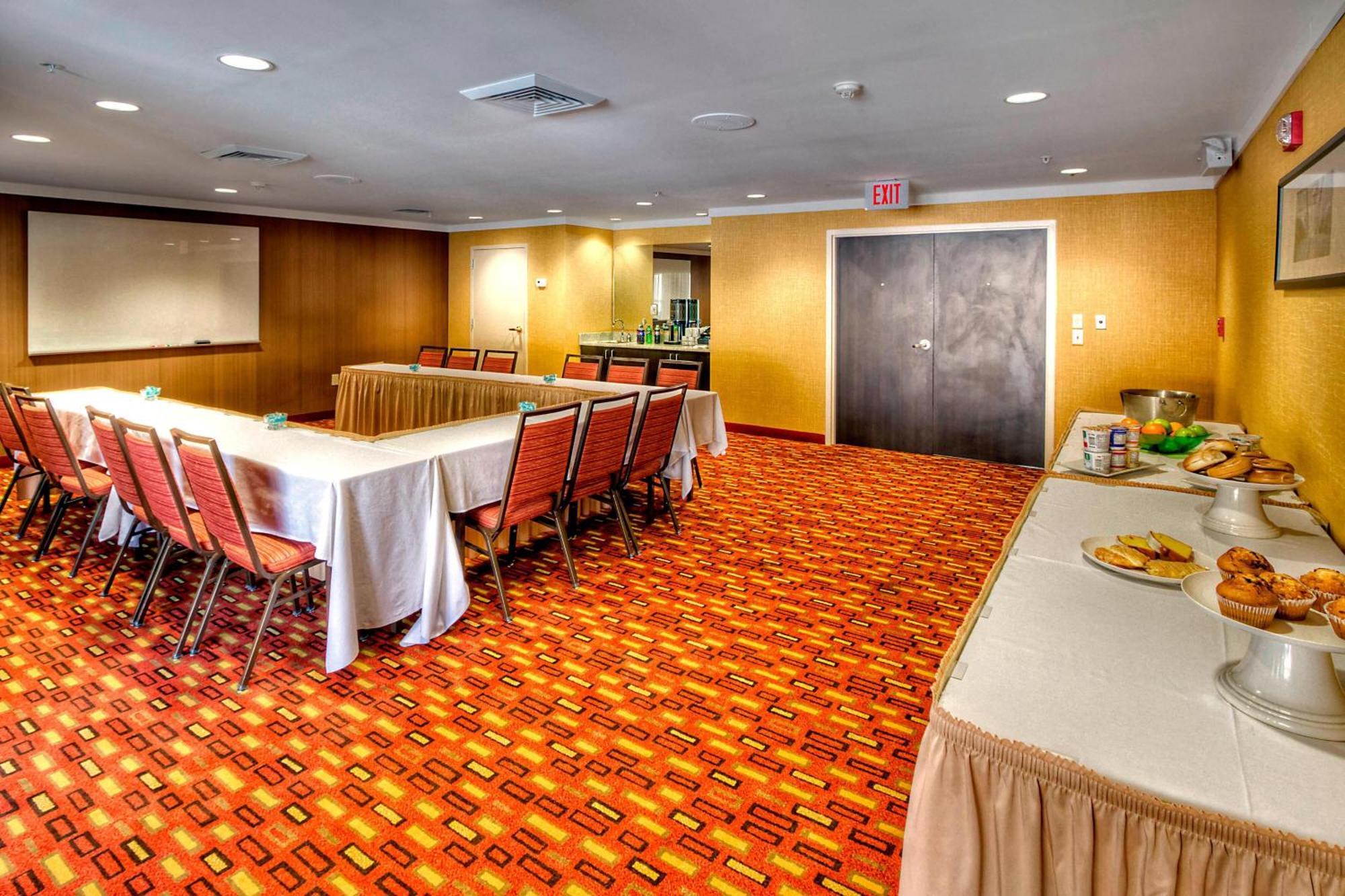 Courtyard By Marriott Burlington Hotel Kültér fotó
