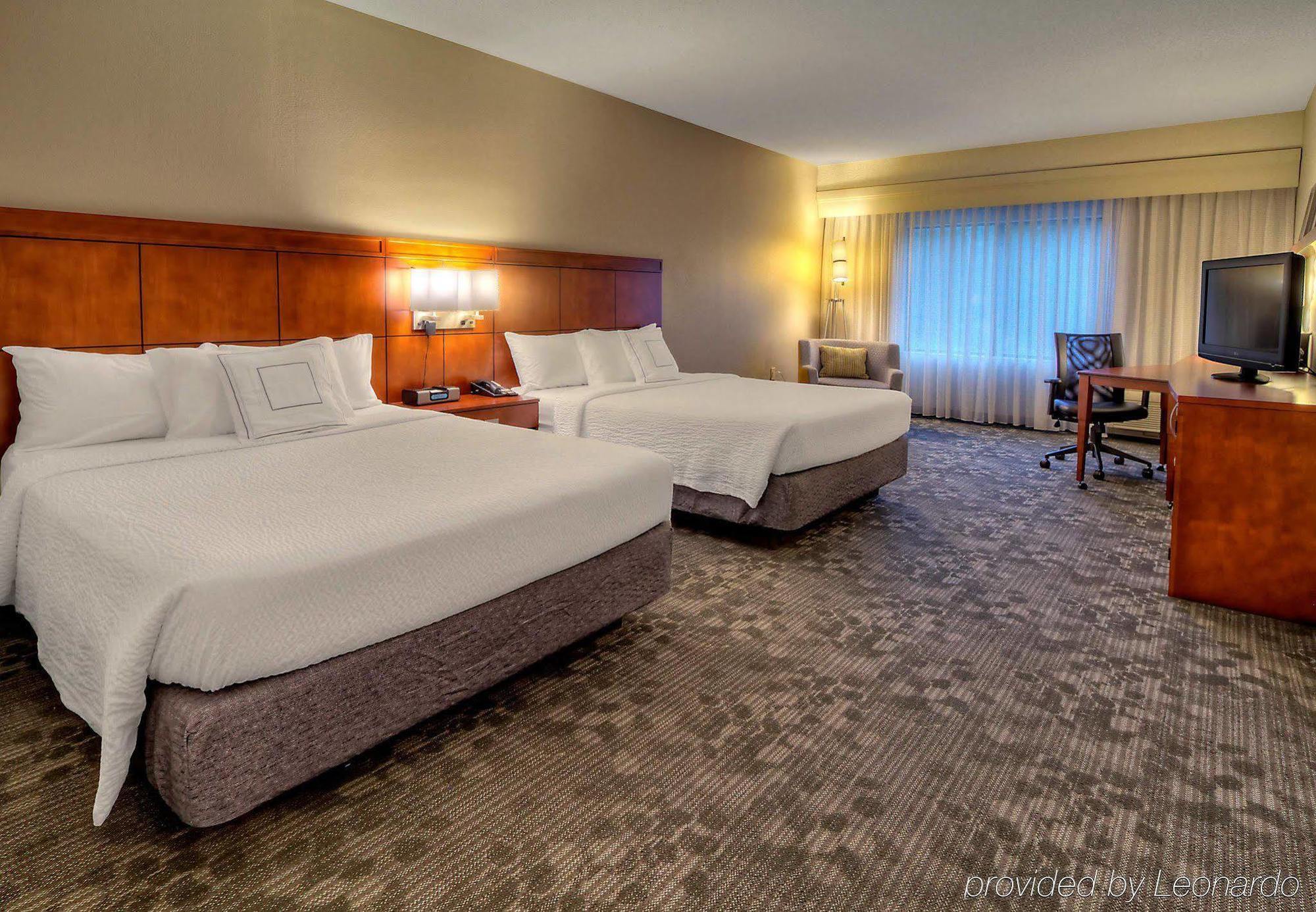 Courtyard By Marriott Burlington Hotel Kültér fotó