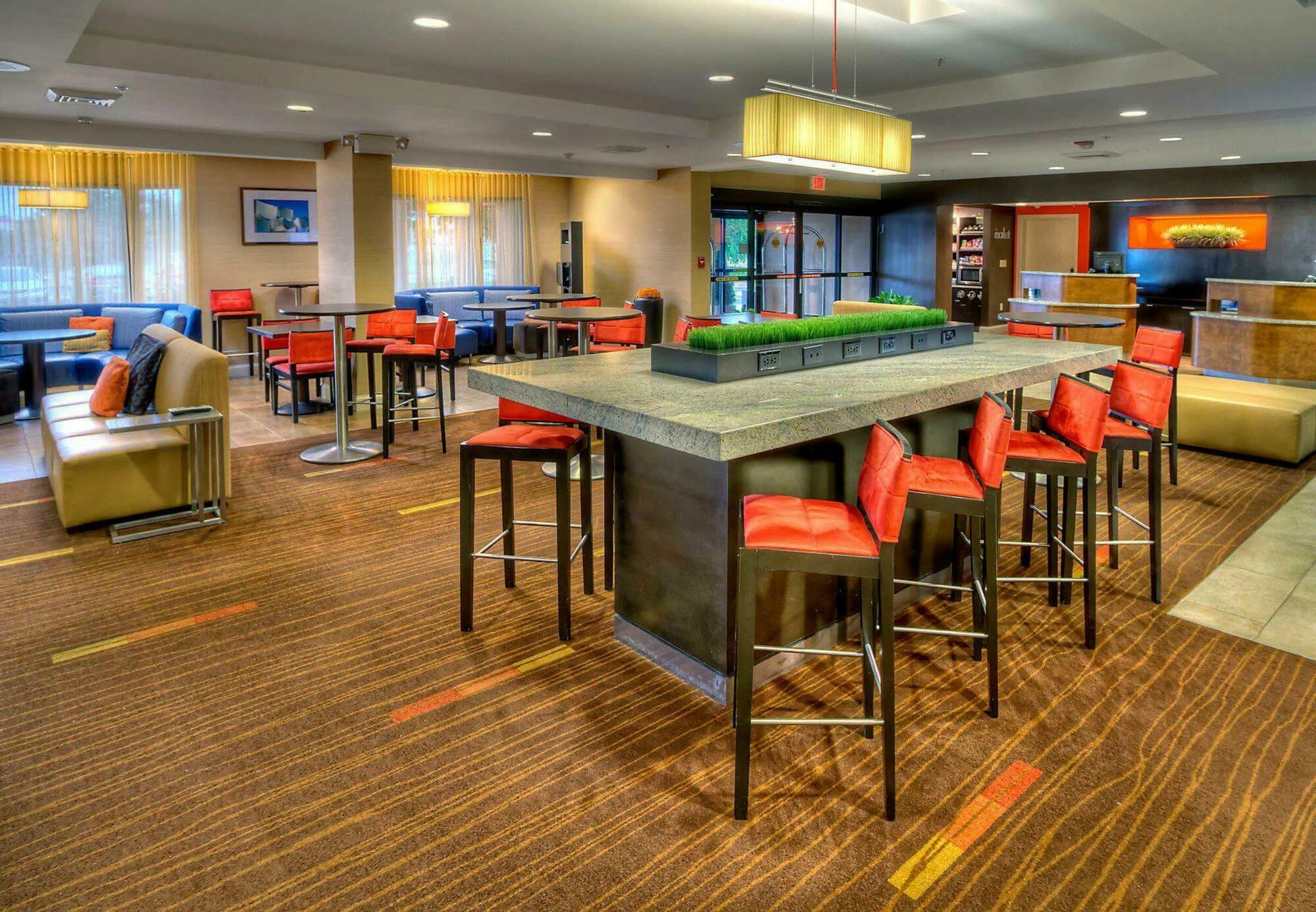 Courtyard By Marriott Burlington Hotel Kültér fotó