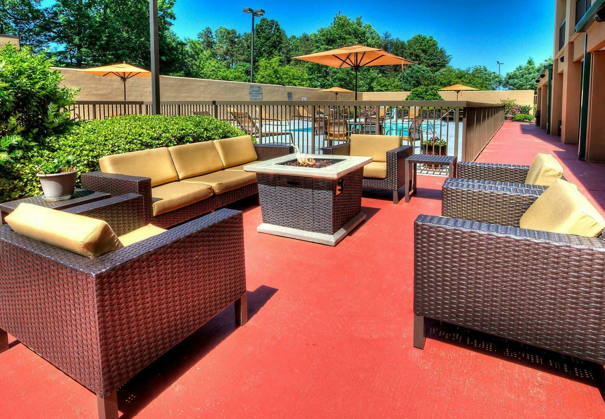 Courtyard By Marriott Burlington Hotel Kültér fotó